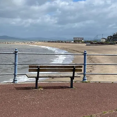 Quiet Ground Floor Apartment With Parking Morecambe Exterior photo